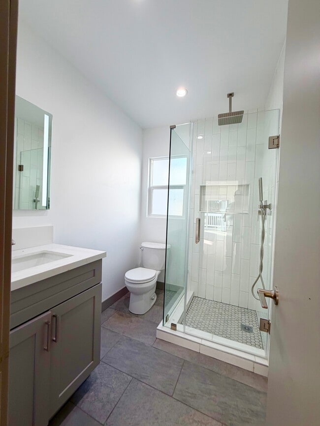 2nd Bathroom - 626 N Irena Ave House