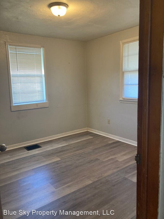Building Photo - 2 br, 1 bath House - 1803 E 14th St