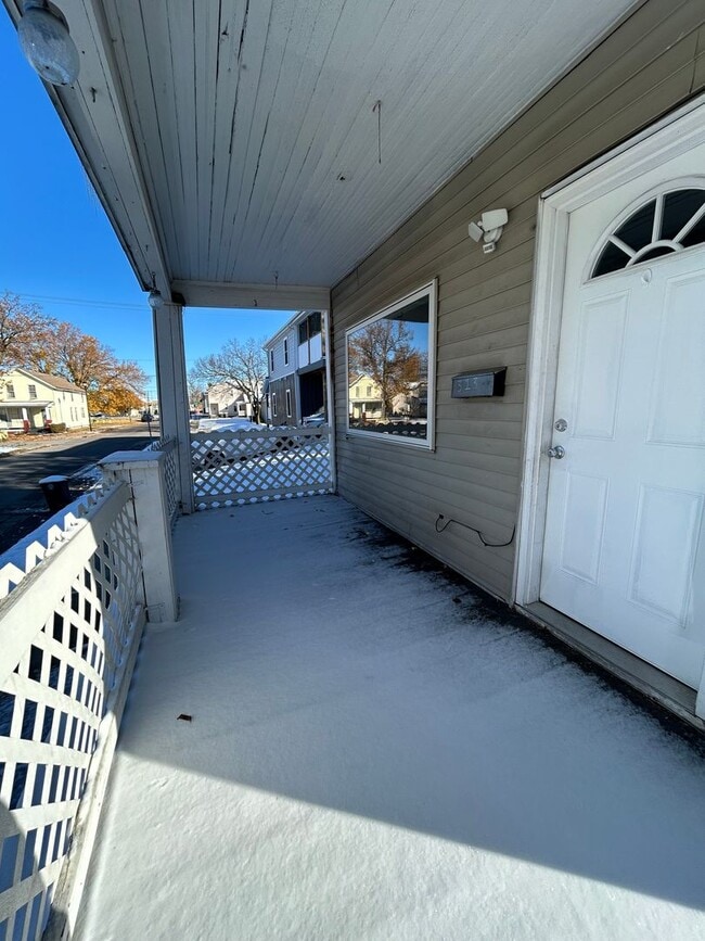 Building Photo - NEW 3 bedroom listing - COMING SOON!!