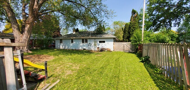 Foto del edificio - 1163 Higgins Ave