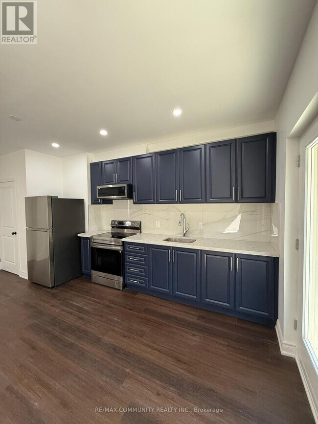 Building Photo - 332 Fleetwood Dr