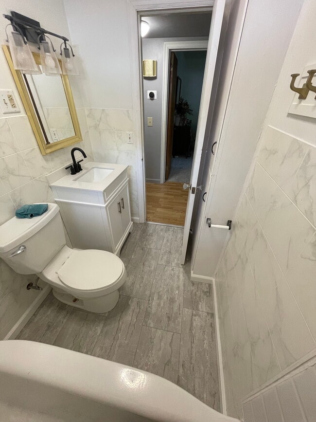 Bathroom - 1601 Broadway N