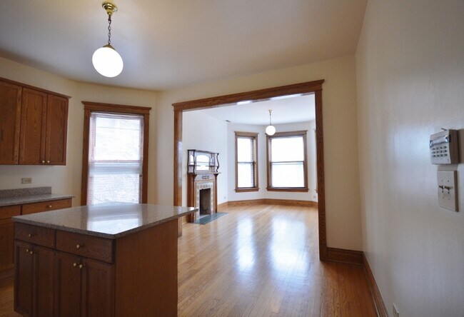 Building Photo - 1742 W Addison St