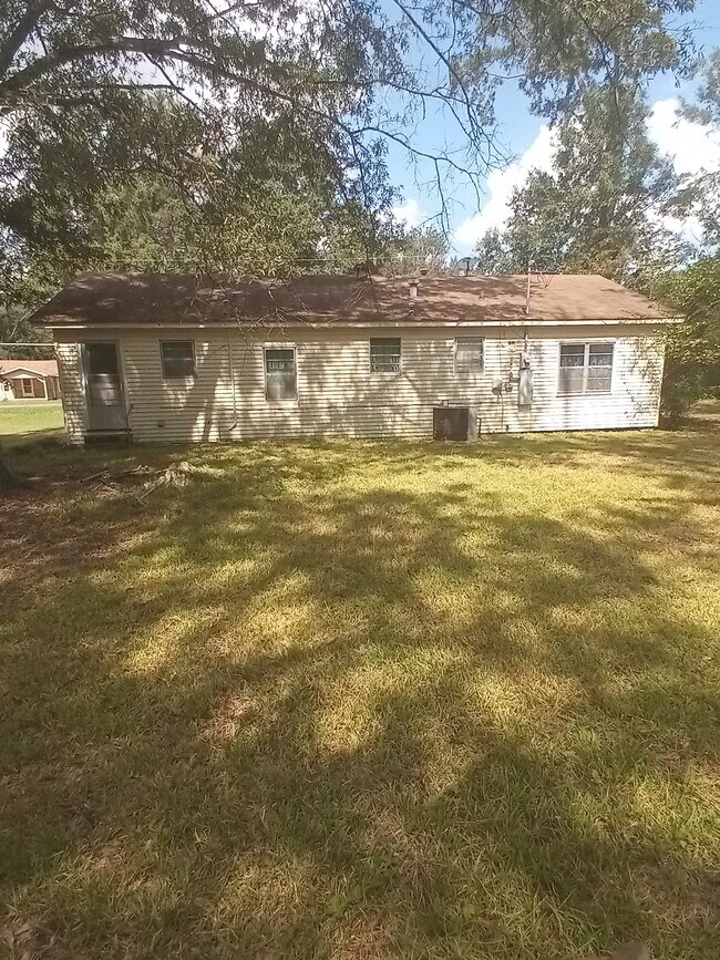 Back of house - 3005 Standard Oil Rd