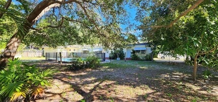 Building Photo - 431 NE 64th St