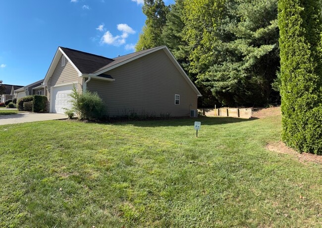 Building Photo - 83 Birkshire Way