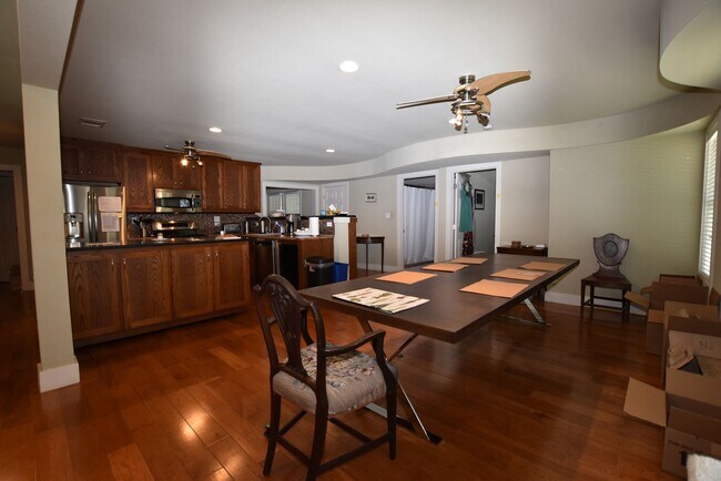 Foto del edificio - Charming Highland Village Home with Guest ...