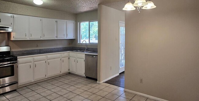 Foto del edificio - 11904 Hardwood Trail