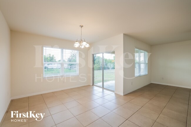 Building Photo - 119 SE 20th St