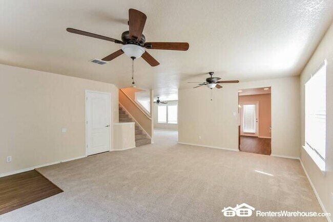 Building Photo - Available Now - 4 Bed 2.5 Bath Near Seaworld