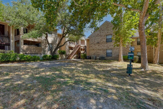 Building Photo - Woods of Elm Creek