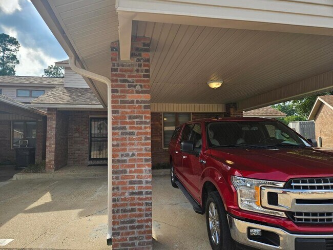 Foto del edificio - 2711 Greenbriar Dr