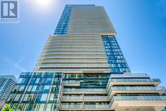 Building Photo - 161 Roehampton Ave