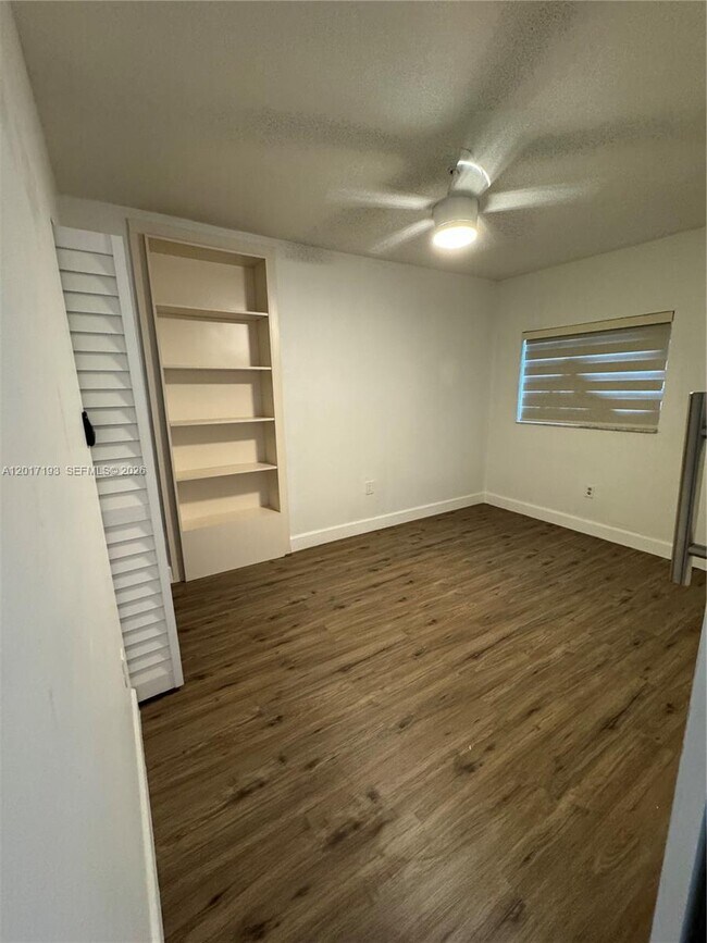 Foto del edificio - 235 SW 64th Ave