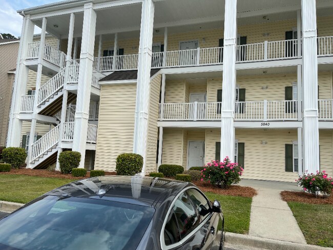 Foto del edificio - 5840 Longwood Dr