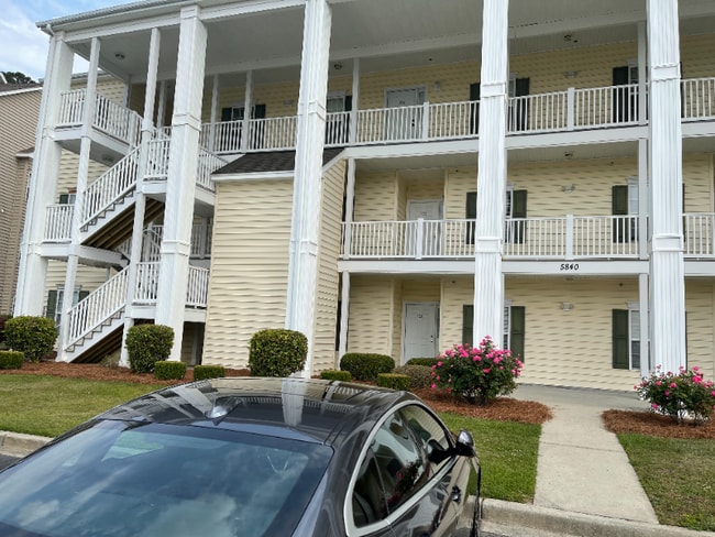 Building Photo - 5840 Longwood Dr