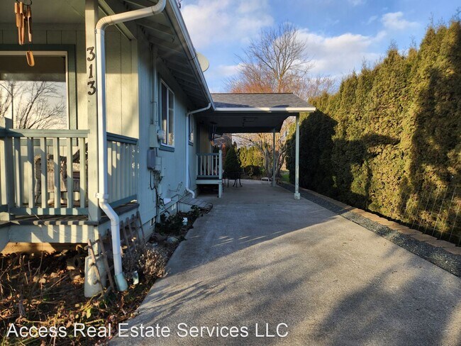 Building Photo - 3 br, 2 bath House - 313 E Main St