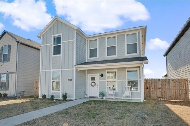 Foto del edificio - 4885 W Triangle St