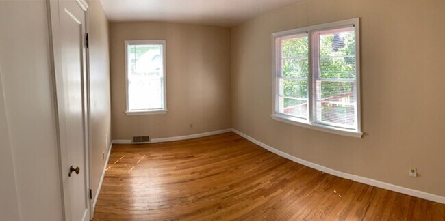 Building Photo - Very Nice 3 Bedroom House On South Hill #1555