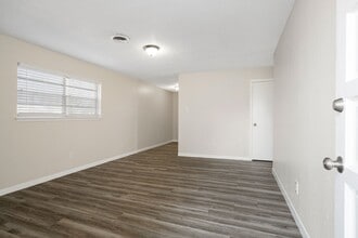 Building Photo - 118 Johnson St