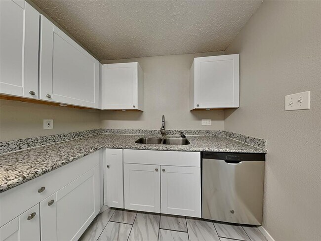 Building Photo - 3114 Forestbrook Dr