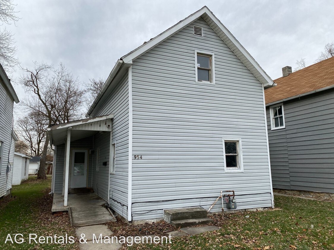 Foto principal - 3 br, 1 bath House - 954 Iowa St