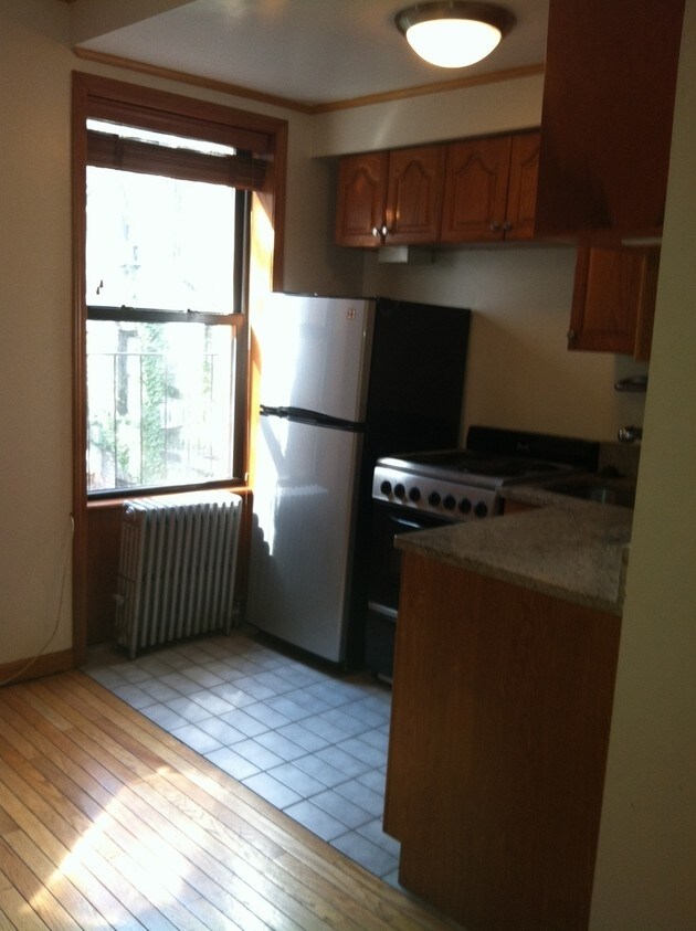 Building Photo - 1642 1st Ave