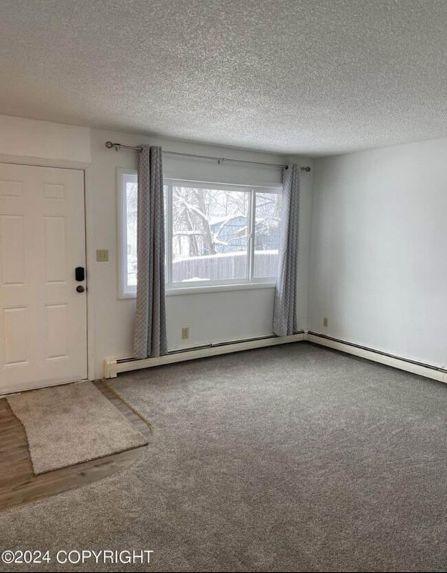 Foto del edificio - 8530 Kluane Ave