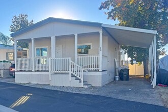 Building Photo - 220 S Elk St