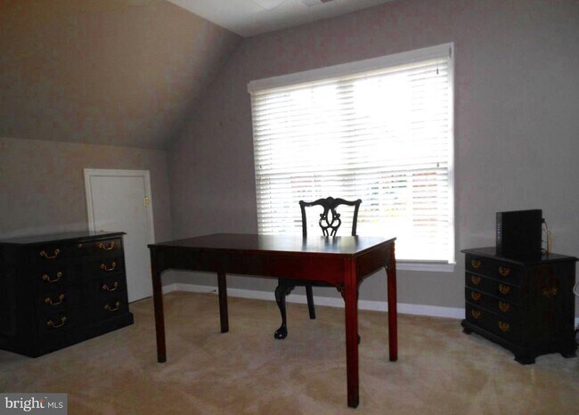 Building Photo - 104 Oak Knoll Terrace