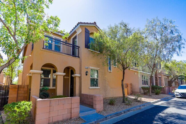 Building Photo - Nicely Upgraded Mountains Edge Gated Commu...