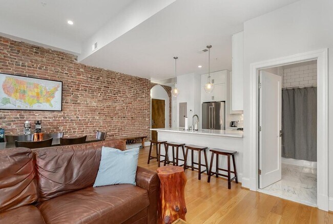 Foto del edificio - 819 D St NE