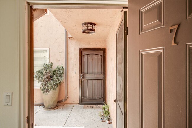 Building Photo - 1 bedroom 1bathroom condo in Normal Heights!