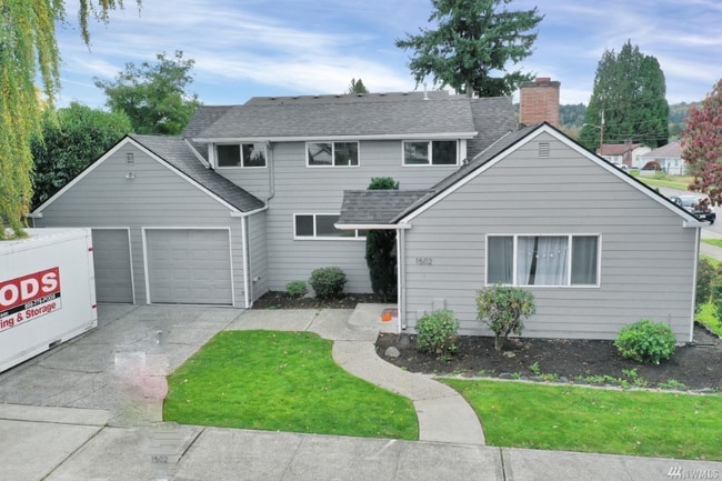 Building Photo - 1502 5th Ave SE