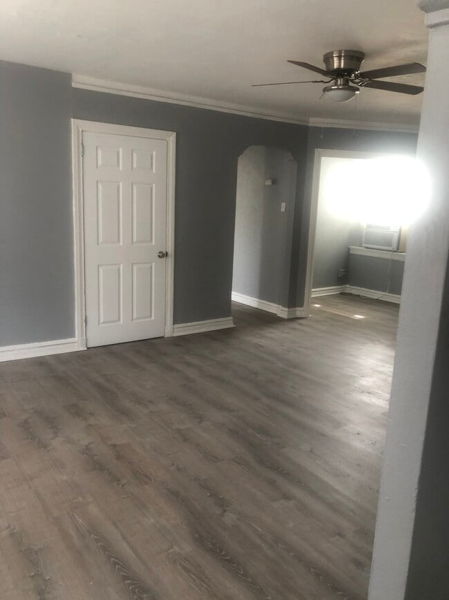 Building Photo - 807 Clara Ave