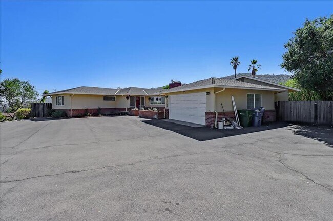 Foto del edificio - 21100 Sullivan Way