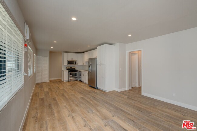 Foto del edificio - 4703 W St Charles Pl