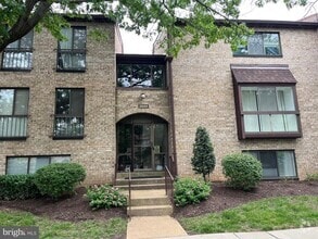 Building Photo - 2044 Royal Fern Ct