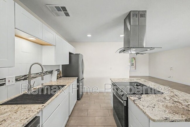 Foto del edificio - 6332 N Granite Reef Rd
