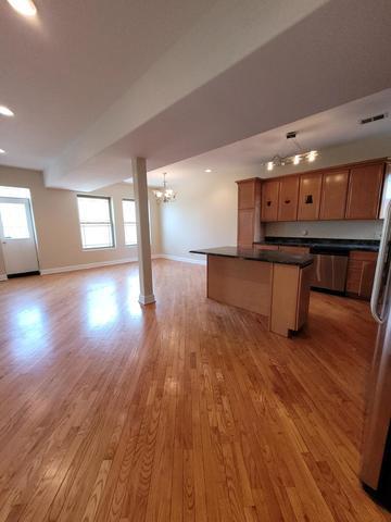 Building Photo - 5324 S King Dr