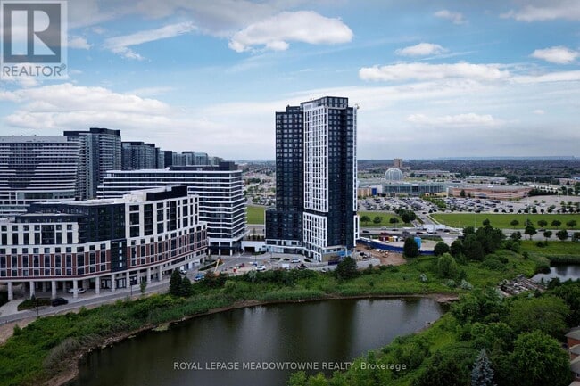 Photo du bâtiment - 2495 Eglinton Ave W