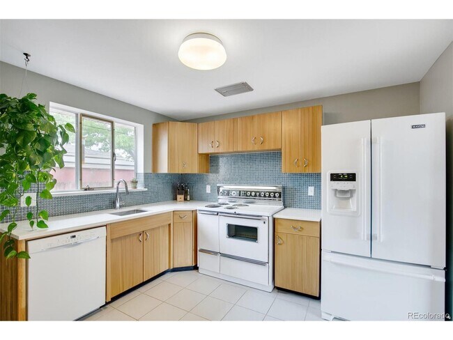 Building Photo - 2205 W Arkansas Ave