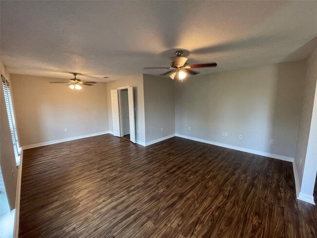 Building Photo - 16510 Oxnard Ln