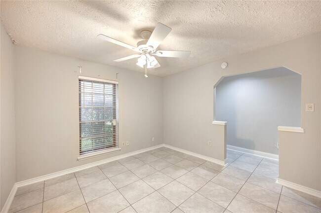 Foto del edificio - 16327 Edgemont Dr