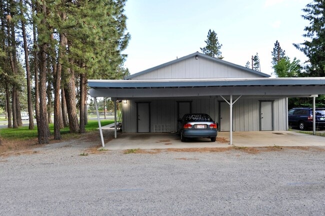 Building Photo - 2 bed 1 bath apartment (4plex building) lo...
