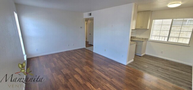 Foto del edificio - 241 E 10th St