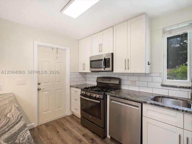 Foto del edificio - 241 SW 3rd St
