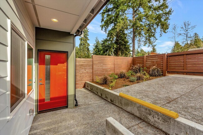 Building Photo - 14337 Roslyn Pl N