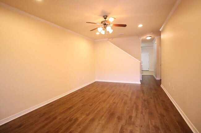 Building Photo - "Spacious 3-Bedroom Townhouse in Fort Walton Beach!"