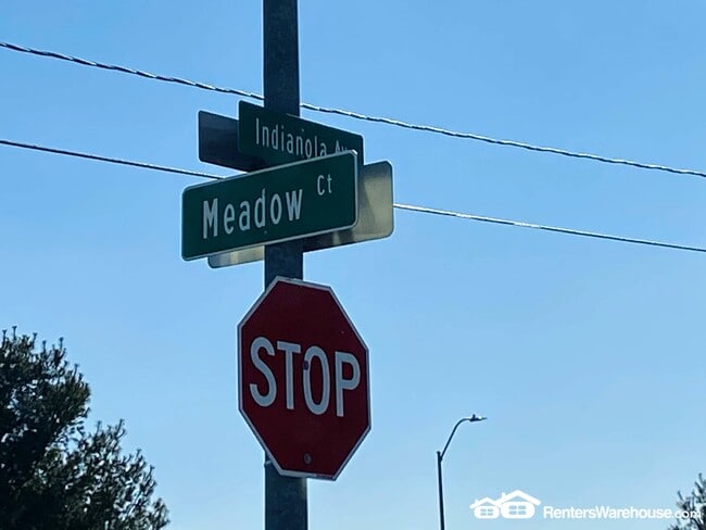 Foto del edificio - 2000 Meadow Ct